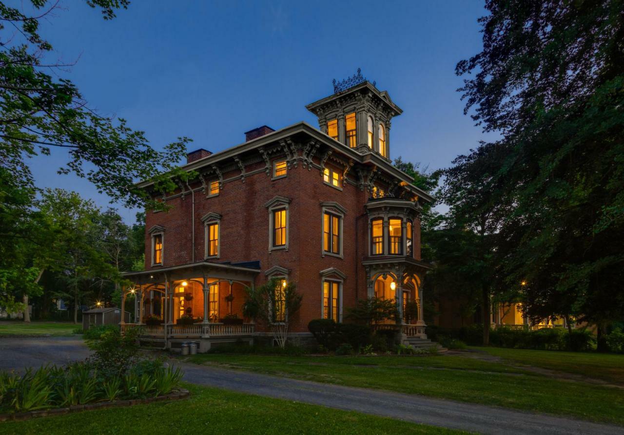 Rosemont Inn Utica Esterno foto